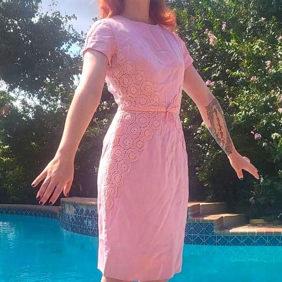 Retro Barbie Pink Linen and Lace wiggle dress - Picture 1 of 3